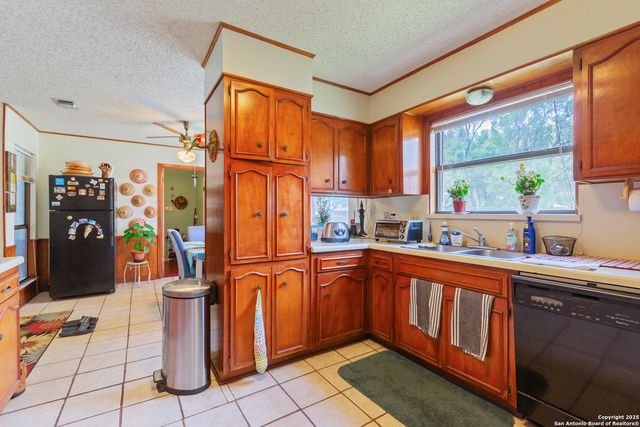 8902 Hetherington, San Antonio, TX 78240