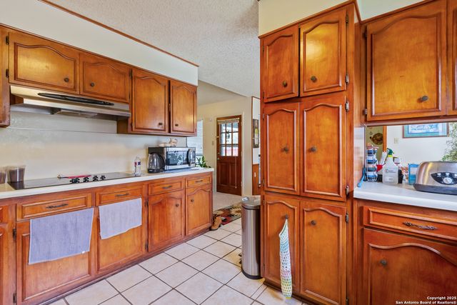 8902 Hetherington, San Antonio, TX 78240