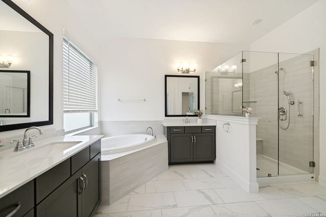 107 Valencia, Boerne, TX 78006