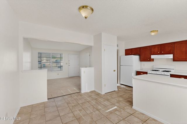 10370 KELLOGG Street, El Paso, TX 79924