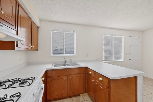 10370 KELLOGG Street, El Paso, TX 79924