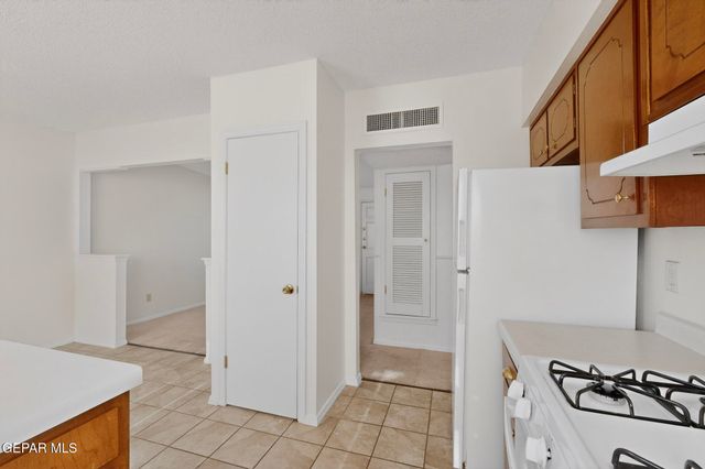 10370 KELLOGG Street, El Paso, TX 79924