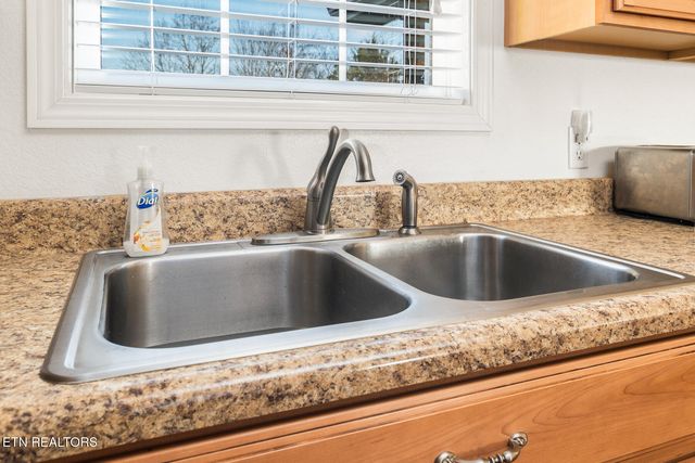 1220 Whaleys Overlook, Kodak, TN 37764