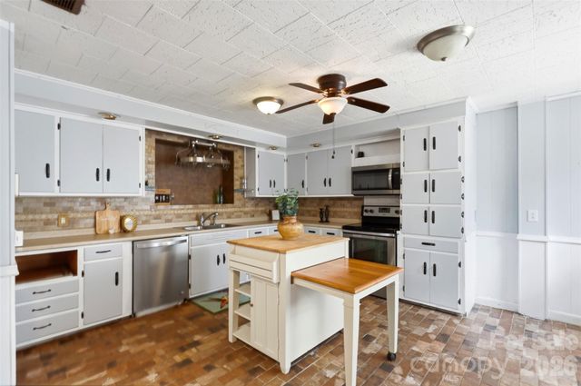 2670 N Olivers Road, Newton, NC 28658