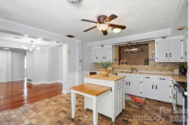 2670 N Olivers Road, Newton, NC 28658