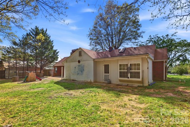 2670 N Olivers Road, Newton, NC 28658