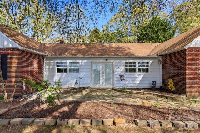 2670 N Olivers Road, Newton, NC 28658