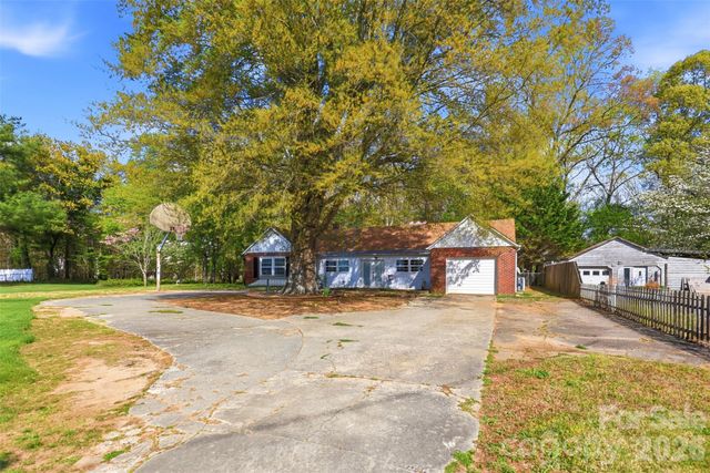 2670 N Olivers Road, Newton, NC 28658