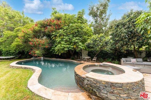 4530 W 8th Street, Los Angeles, CA 90005