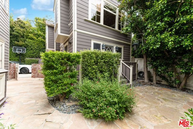 4530 W 8th Street, Los Angeles, CA 90005