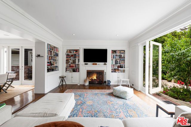 4530 W 8th Street, Los Angeles, CA 90005