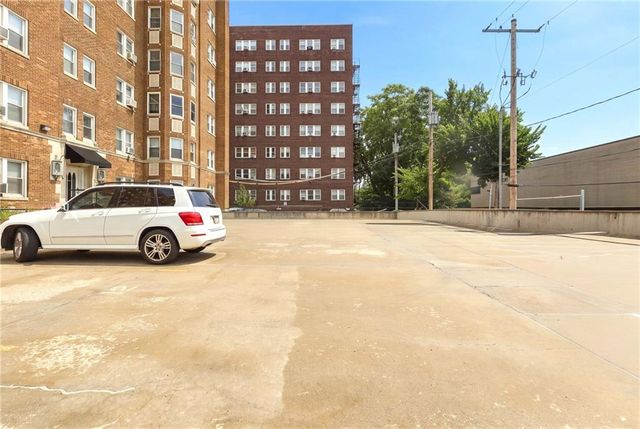 309 E Emanuel Cleaver Boulevard 404, Kansas City, MO 64112