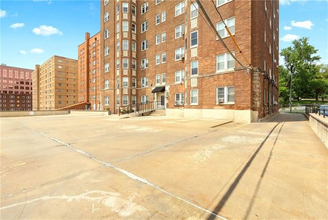 309 E Emanuel Cleaver Boulevard 404, Kansas City, MO 64112