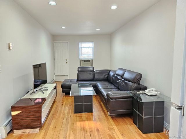 19217 47 Avenue A, Flushing, NY 11358