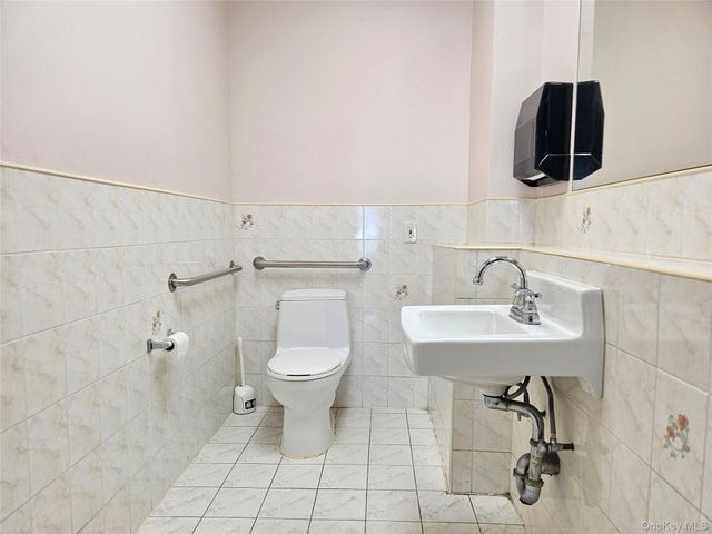 19217 47 Avenue A, Flushing, NY 11358