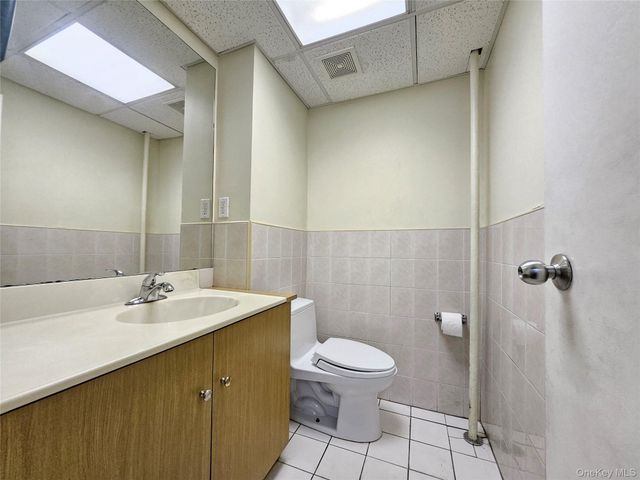 19217 47 Avenue A, Flushing, NY 11358