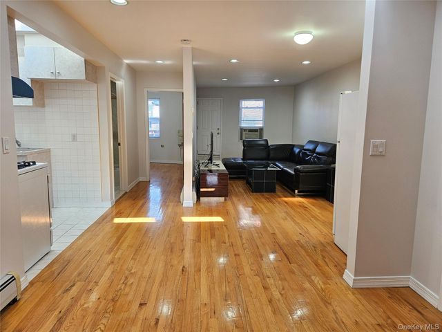 19217 47 Avenue A, Flushing, NY 11358