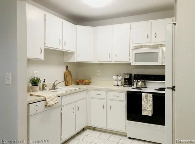 4917 Crooks Road H4, Royal Oak, MI 48073