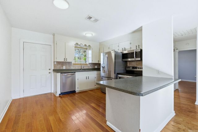 24 Bellemeade Dr, Little Rock, AR 72204