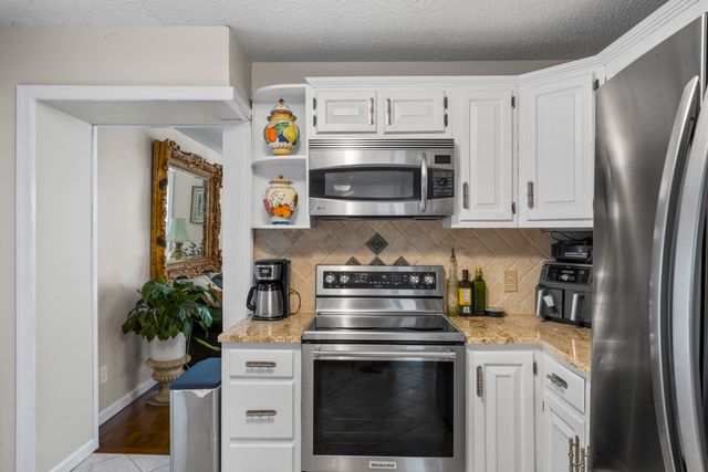 8 Glenview Road, Sherman, CT 06784