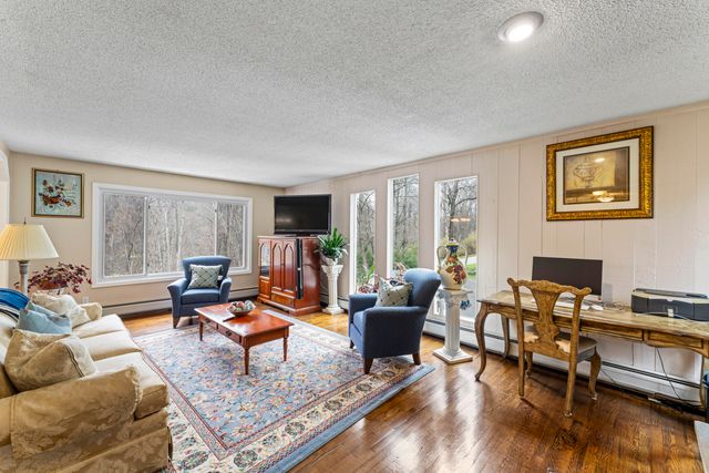 8 Glenview Road, Sherman, CT 06784