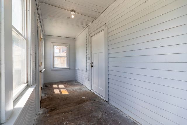 2604 Schrage Avenue, Whiting, IN 46394