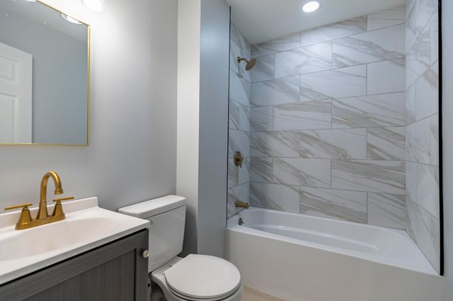 2604 Schrage Avenue, Whiting, IN 46394
