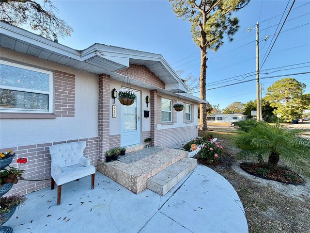 250 SW JEFFERSON CIRCLE N, St Petersburg, FL 33703