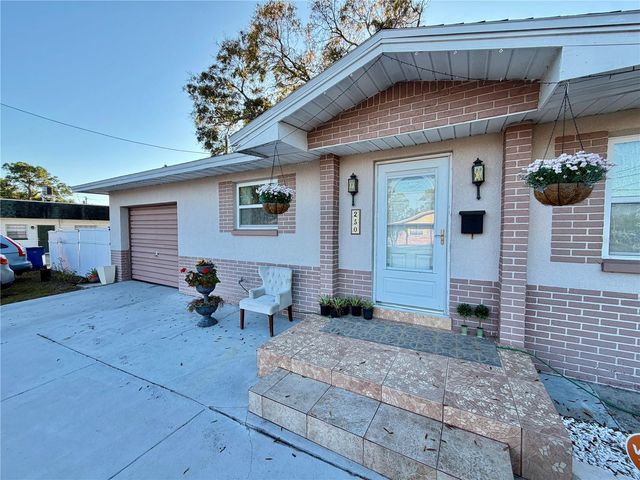 250 SW JEFFERSON CIRCLE N, St Petersburg, FL 33703