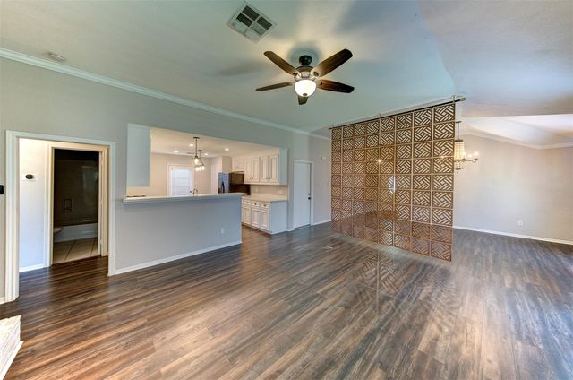 402 Live Oak Lane, Friendswood, TX 77546