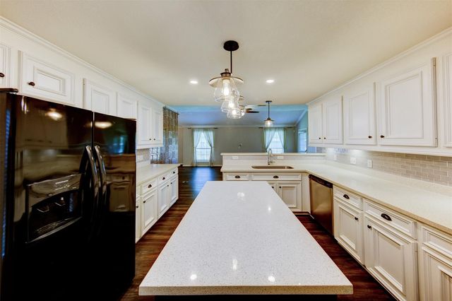 402 Live Oak Lane, Friendswood, TX 77546