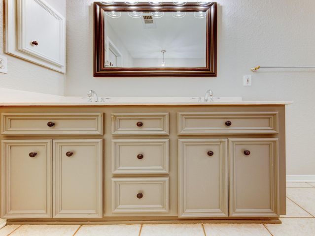 402 Live Oak Lane, Friendswood, TX 77546