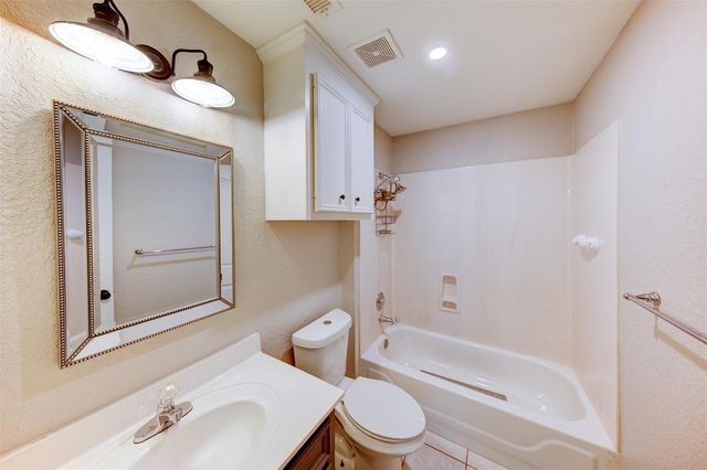 402 Live Oak Lane, Friendswood, TX 77546