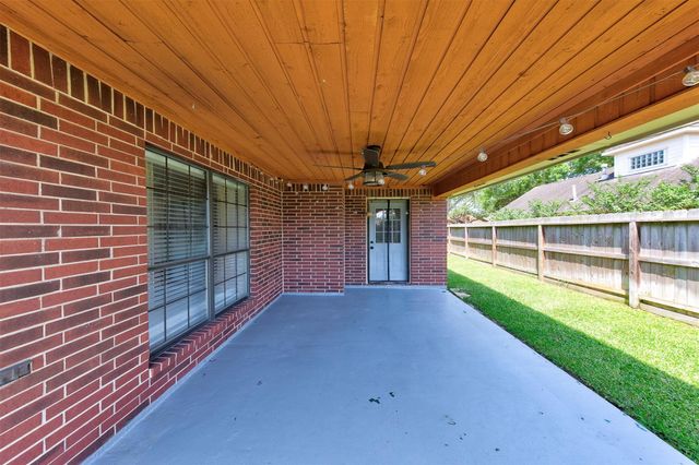 402 Live Oak Lane, Friendswood, TX 77546