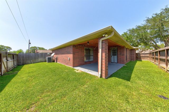 402 Live Oak Lane, Friendswood, TX 77546