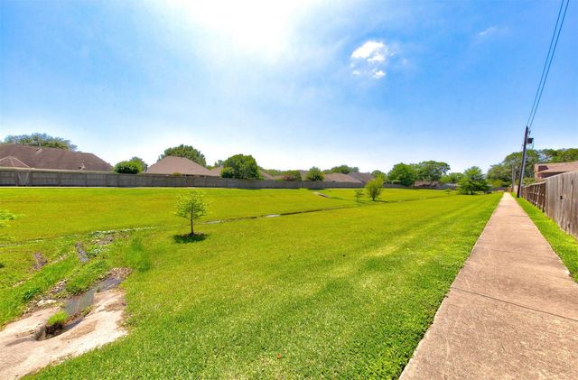 402 Live Oak Lane, Friendswood, TX 77546