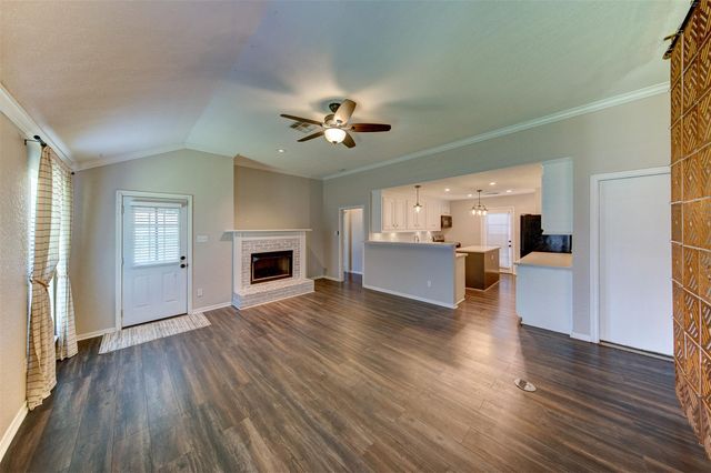 402 Live Oak Lane, Friendswood, TX 77546