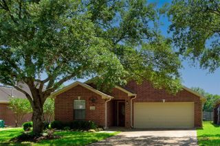 402 Live Oak Lane, Friendswood, TX 77546
