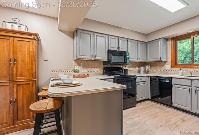 3325 Proctor Lane, Oakland Charter Township, MI 48363