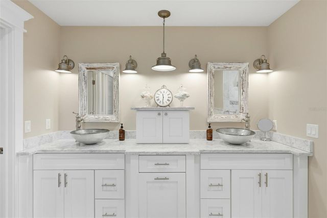 213 84TH STREET, Holmes Beach, FL 34217