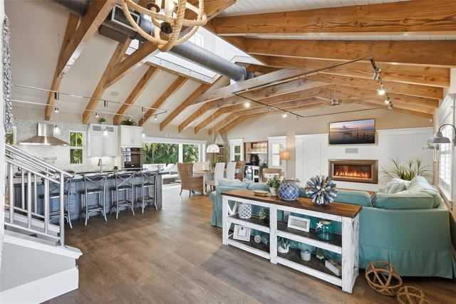 213 84TH STREET, Holmes Beach, FL 34217