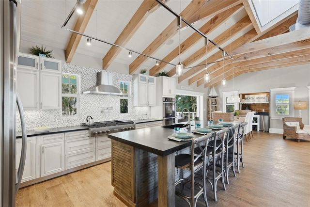 213 84TH STREET, Holmes Beach, FL 34217