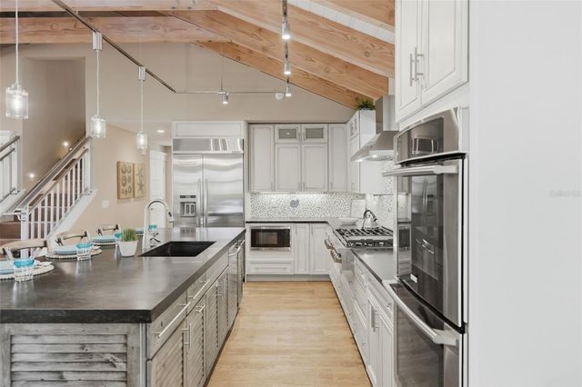 213 84TH STREET, Holmes Beach, FL 34217