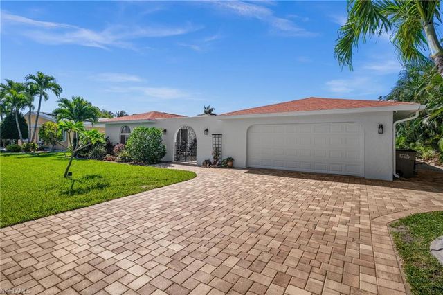 1432 Venetian CT, Cape Coral, FL 33904