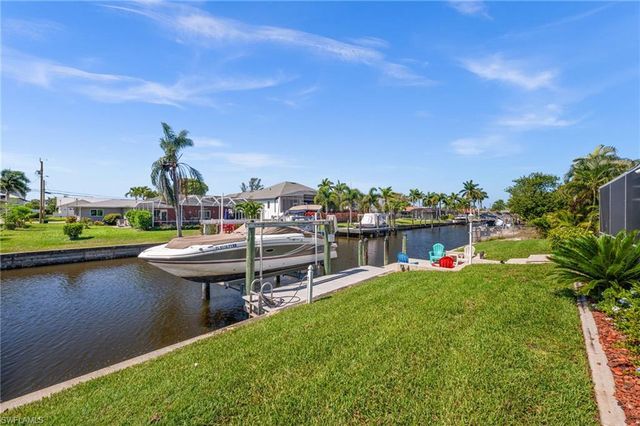 1432 Venetian CT, Cape Coral, FL 33904