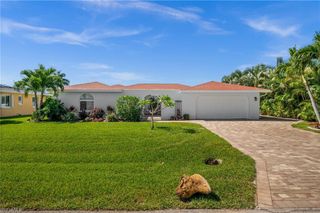 1432 Venetian CT, Cape Coral, FL 33904