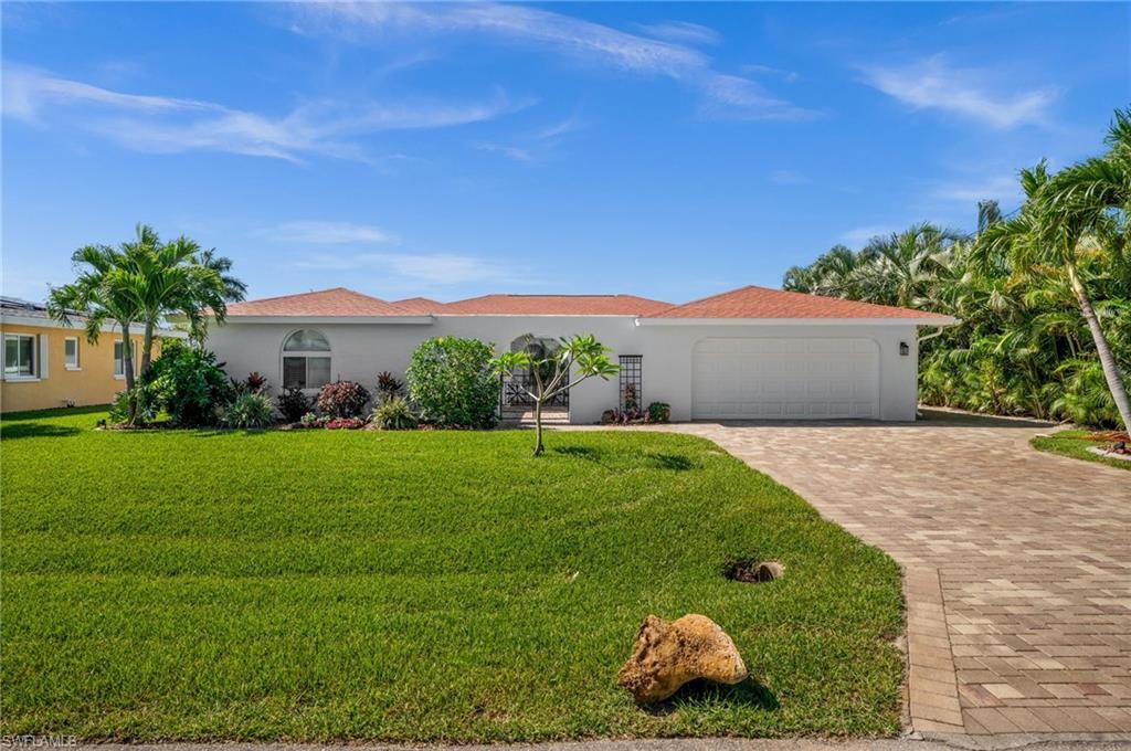 1432 Venetian CT, Cape Coral, FL 33904