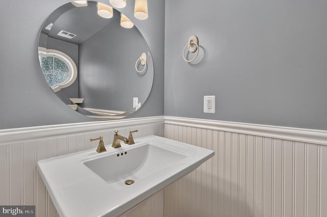 7452 CROSS GATE LN, Alexandria, VA 22315