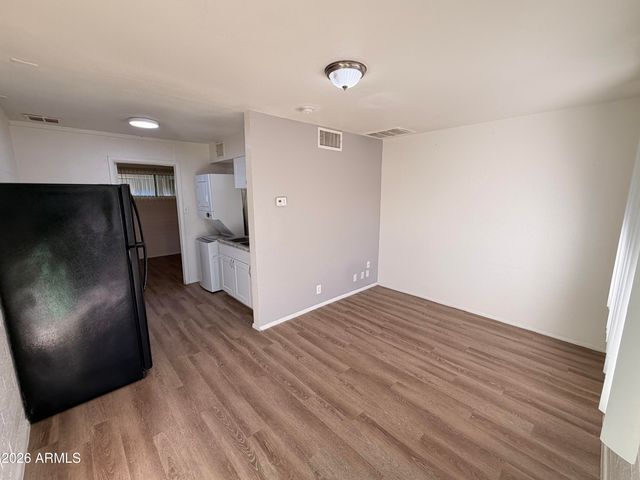 6802 W GLENDALE Avenue 7, Glendale, AZ 85303