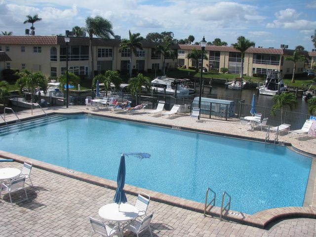 2600 S Kanner Highway W8, Stuart, FL 34994